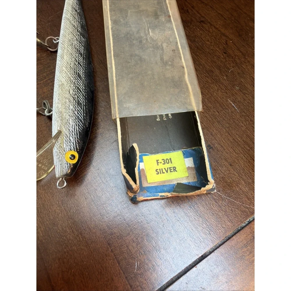 vintage rebel fishing lure In Original Box 6
